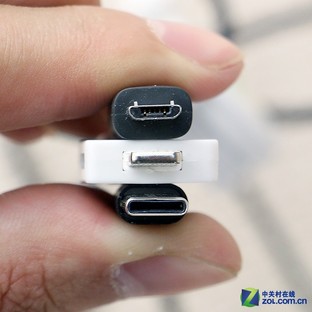 从上到下依次为：Micro-USB-B/Lightning/Type-C