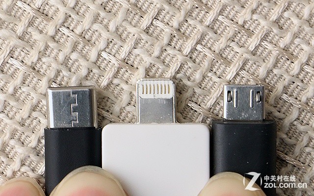 Type-C/Lightning/Micro-USB-B公头对比